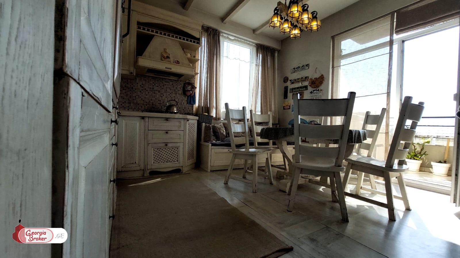 იყიდება ახალი გარემონტებული 4 ოთახიანი ბინა საბურთალოზე